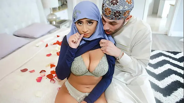 Grote Arab Husband Trying to Impregnate His Hijab Wife - HijabLust warme video's