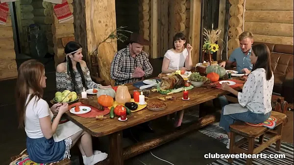 Grosses Le dîner de Thanksgiving se transforme en Fucking Fiesta » par ClubSweethearts vidéos chaleureuses