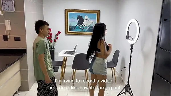 Helping my shy stepsister record a video and I end up cumming in her Video hangat Besar