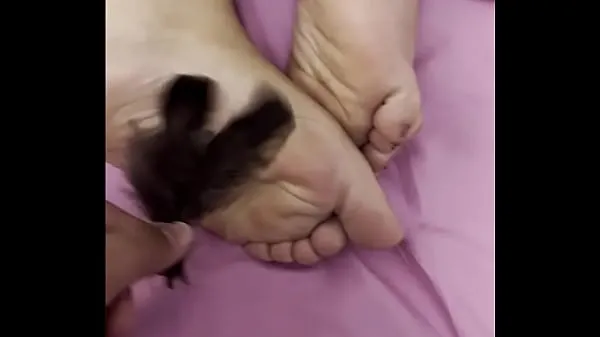 Grosses Ticking this mature woman's feet and then fucking her vidéos chaleureuses