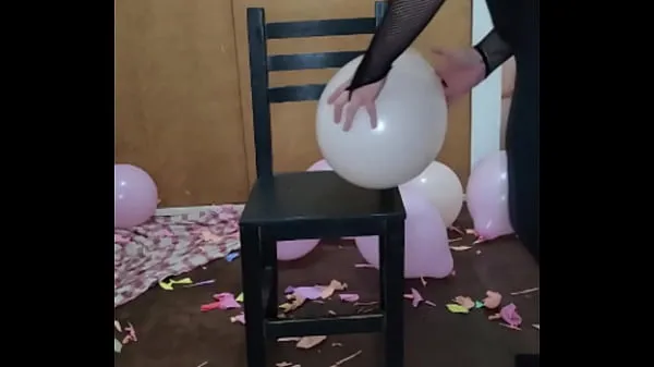 Большие Cleaning the balloons room after blow a lot of big boys теплые видео