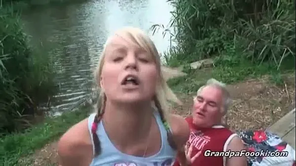 Velká Gorgeous blonde rides dick on the river shore vřelá videa